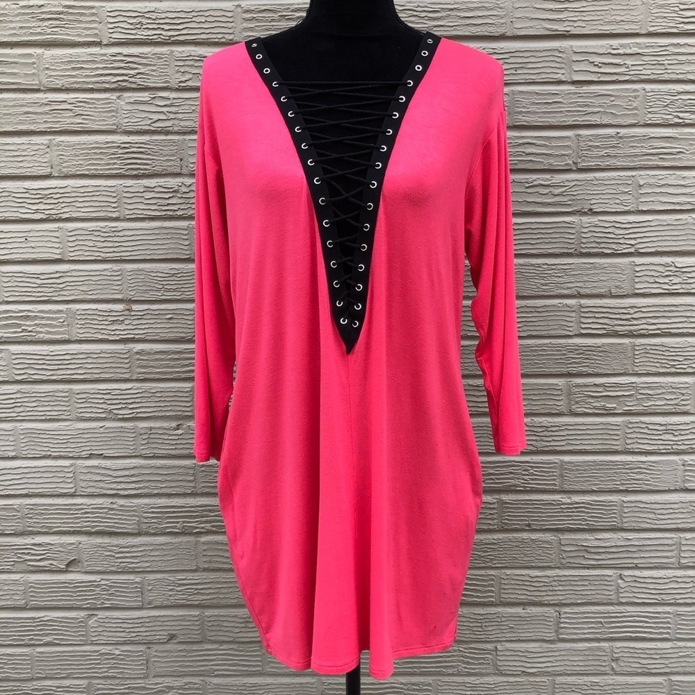 Brenda’s Coral & Black Long Sleeve Deep V-Neck Lace Up Tunic Size L